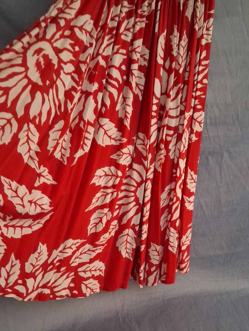 Native Wear Design Red and White Large Flowers Floral Skirt